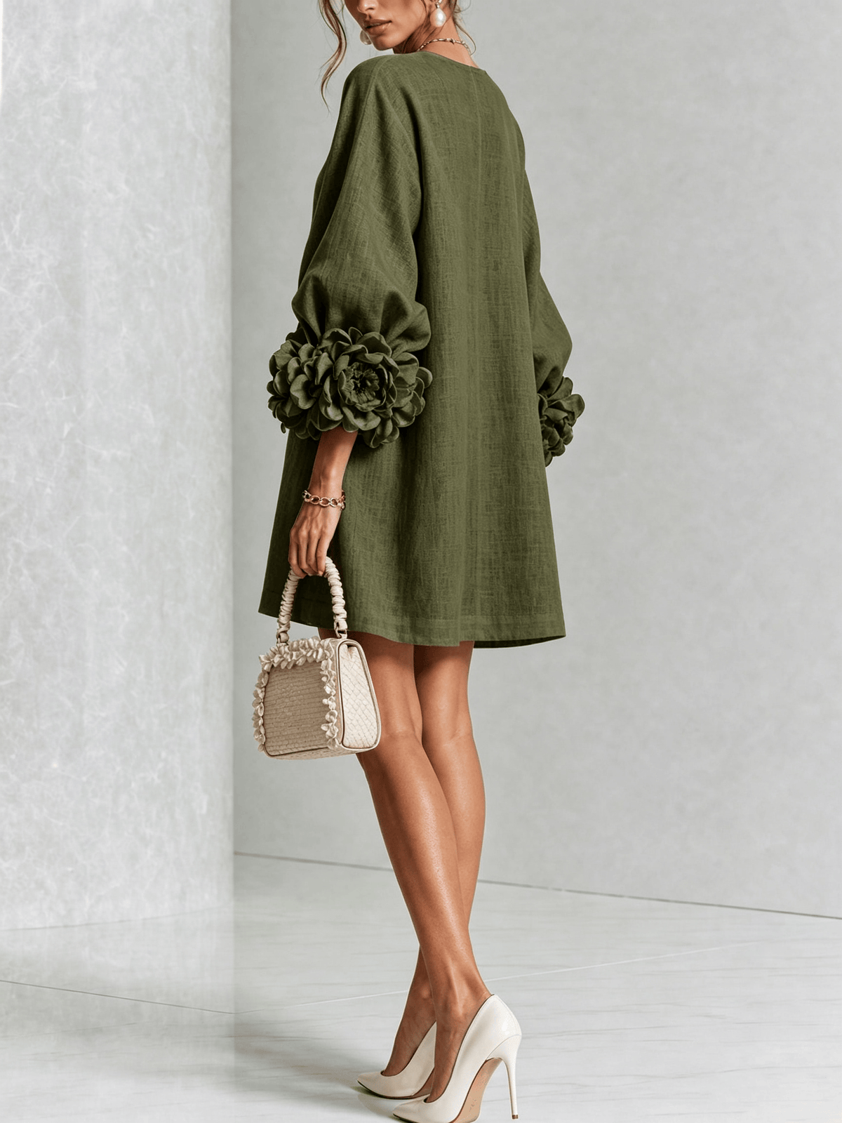 Gaia | Minivestido en Mezcla de Lino con Puños de Rosa, Verde Oliva