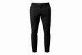 Chino negro solo flat lay fondo blanco
