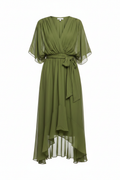 Vestido verde fondo blanco